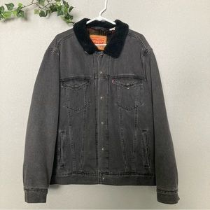 Levi’s Sherpa Lined Men’s Size XL Denim Jacket